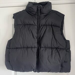 NWT American Eagle Outfitters Black Puffer Vest